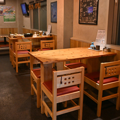 4名様テーブルは2つご用意！つなげて最大10名様までOK◎