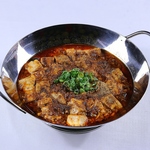 これが当店自慢の麻婆豆腐！中華料理店だからこそ出来る深い味わい。お酒にもご飯にもよく合います◎