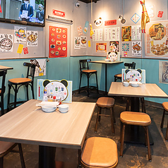 店内はレトロな台湾中華酒場♪