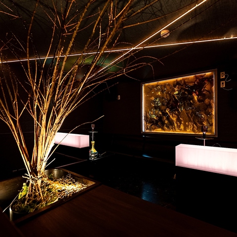 新橋駅近、徒歩3分 都会の喧騒を忘れる大人の遊煙地