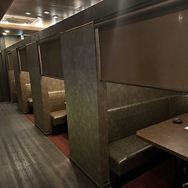 琥珀 Kohaku 炉端焼き串と鍋中間店の雰囲気1