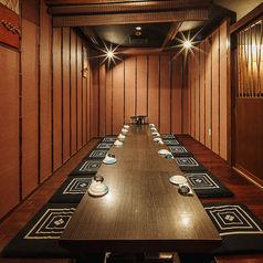リラックスして過ごせる掘りごたつ席は、会社の宴会や仲間との打ち上げにおすすめ♪美味しい料理とお酒と共に、楽しい時間になること間違いなし!