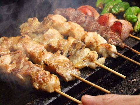 当店の焼き鳥はサクッとじゅわが同時に味わえます☆クセになる人続出の味です♪