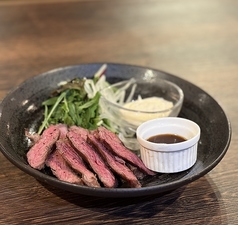 赤身肉のステーキ