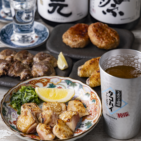 なんば駅からのアクセス◎炭香る自慢の焼き鳥と厳選した日本酒などを楽しめる居酒屋