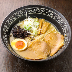 コスパ抜群！お好きなラーメンと選べる丼のランチセット