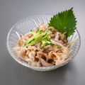 料理メニュー写真&nbsp;ミミガー和え(ゴマ・ポンズ)