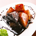 料理メニュー写真 北京風芋入り黒酢の酢豚