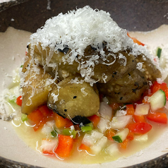 焼き茄子とチーズの刻み野菜サルピコンサラダ