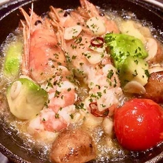 赤海老とアボカドのアヒージョ