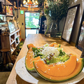 料理メニュー写真&nbsp;赤肉メロンとグリーンサラダ