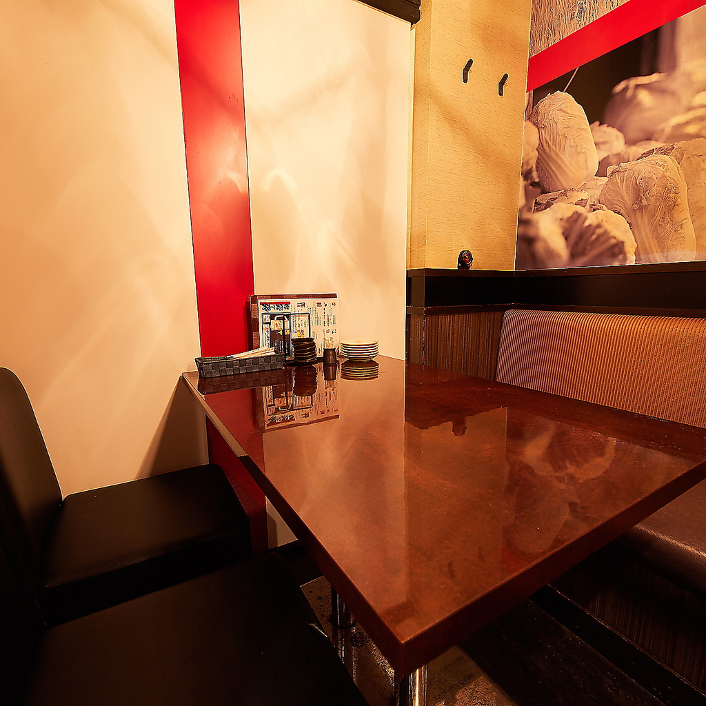 落ち着いた雰囲気でのご宴会に最適な個室空間を完備しております。女子会・デートにも◎