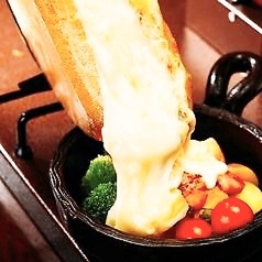 ラクレットチーズとソーセージと野菜の盛り合わせ