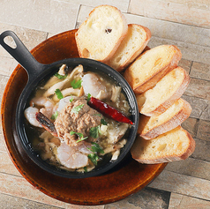 海老とサバ味噌のアヒージョ