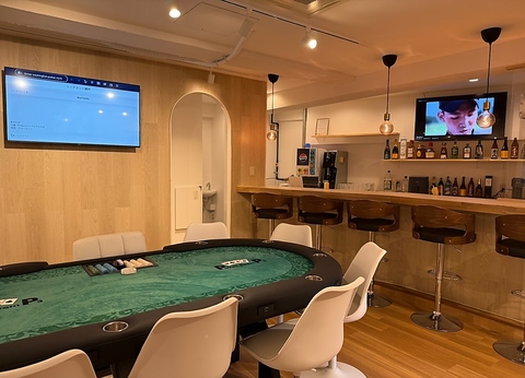 ポーカーなど本格的アミューズメントが楽しめるBARがニューオープン！