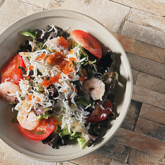 海老・しらす・とびっこのgrazieサラダ