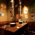 【テーブル席：2人×5卓】2席のテーブルが5卓あり、ゆっくりと焼肉を楽しむのにぴったりです♪会社の同僚や友人と共に、美味しい料理を囲んで楽しい会話が弾む時間を過ごせます★ちょっとした宴会にも最適なお席で、焼肉の香りに包まれながら素敵な思い出を作りましょう☆ ぜひ、皆さんでお越しください◎
