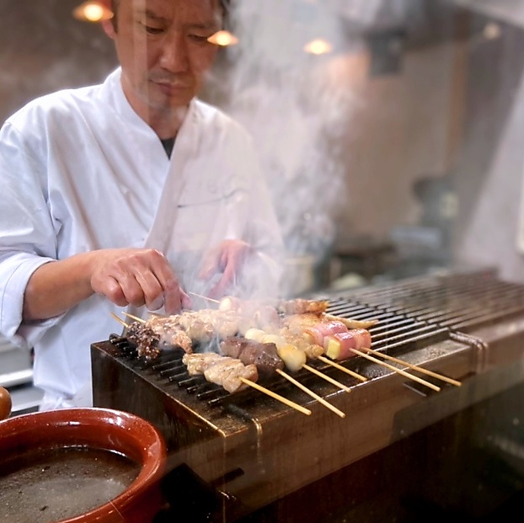 数多くの炭火焼き串をご用意！迷ったらおすすめ盛り合わせをそうぞ。