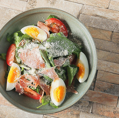 生ハムとほうれん草とタマゴのサラダ