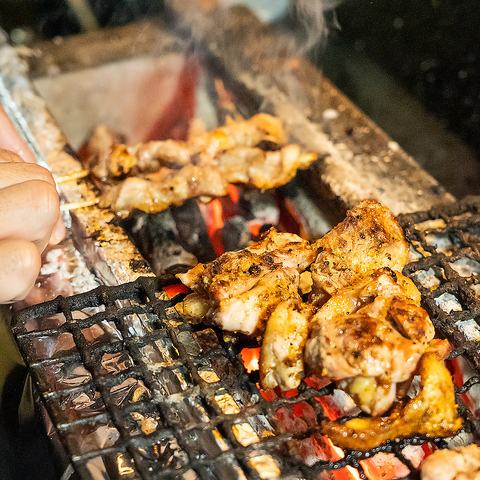 地酒と炭火焼きを楽しめます！隠れ家のような落ち着いた雰囲気のお店です！