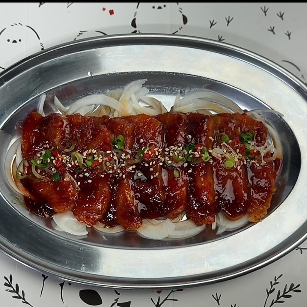 都内でも珍しいヤンニョムサーモン♪ごはんにもお酒にもピッタリ♪