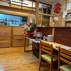 カウンター席ございます。