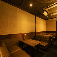 ごゆっくりとお寛ぎいただけるテーブル席もご用意しております。