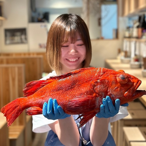 こだわりの選魚と炉端焼き、イタリア料理人が振る舞う絶品料理をお愉しみ下さい。