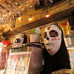 死者の日で有名な仮面やメキシコの雑貨、装飾が美しい店内。見ているだけでも楽しめます♪