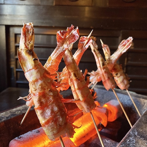 自家製の干物魚を炭火七輪で焼く体験が。是非一度どうぞ。