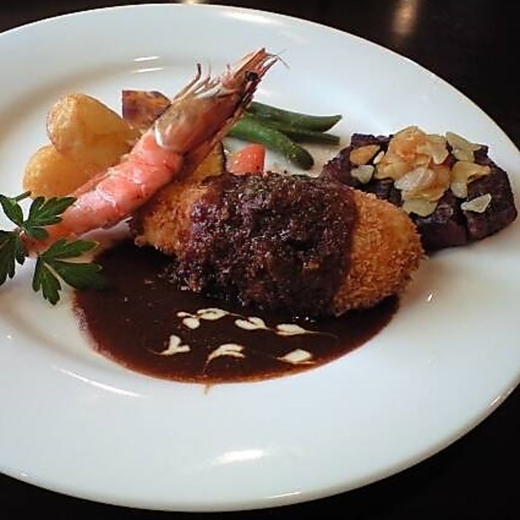 【えびコロステーキ定食】海老バター焼き、クリームコロッケ、ミニステーキを一度に味わえちゃいます