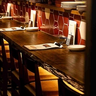 雰囲気のあるカウンター席はデートにおすすめ