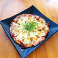 料理メニュー写真 手作りツナとコーンのピザ