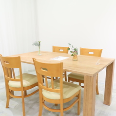 2階テーブル席（4名様用）