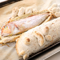 鮮魚の岩塩包み焼き