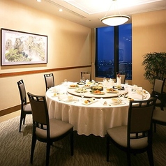 洗練された空間で、接待や会食にもふさわしい本格中華の味とサービスをご提供いたします。