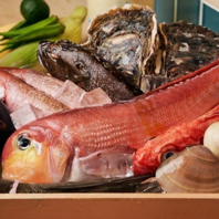 新鮮な魚介をはじめ、旬の食材を贅沢に味わう。
