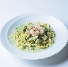 海老とアボカドのバジルクリームソース