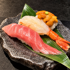 中トロ・生うに・大エビの握り