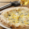 【自家製生地で作るピッツァ】ゴルゴンゾーラとクルミのチーズピザ