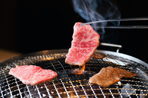 一人でも大人数でも。精肉店直営の和牛焼肉店。