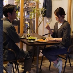 ペット同伴可能な外席。お席のご予約は、お電話にてお伺いいたします。