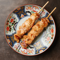 串焼き120円～ご用意。希少部位まで揃えた焼き鳥を。
