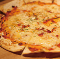 料理メニュー写真&nbsp;トマト＆チーズのピッツァ