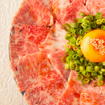 名物の『炙り系メニュー』はスタッフがお客様の目の前で炙るパフォーマンスもお楽しみ頂けます