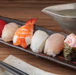 当店お勧めの握りが楽しめる【おまかせ8貫】は1518円(税込)でご用意しております！ぜひご賞味あれ◎