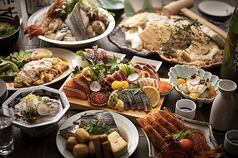 本店『魚屋 十忠八九』より旬の鮮魚と肴も