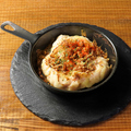 料理メニュー写真 焦がしチーズの明太ポテサラ