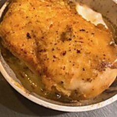 塩麹でマリネした鶏むね肉のレモンバター焼き