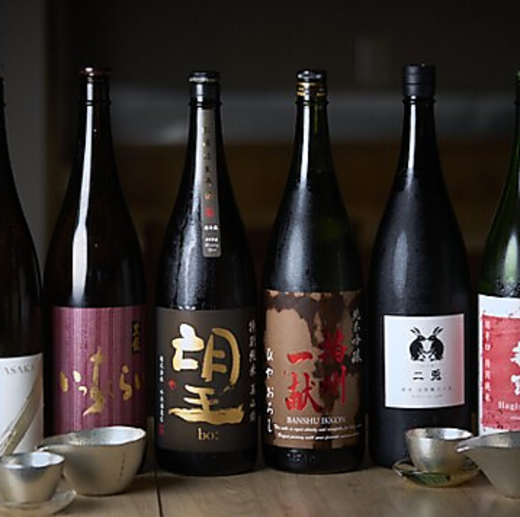 大将がこだわりをもって厳選した日本酒を常時10種類以上ご用意しております。料理との相性抜群です！